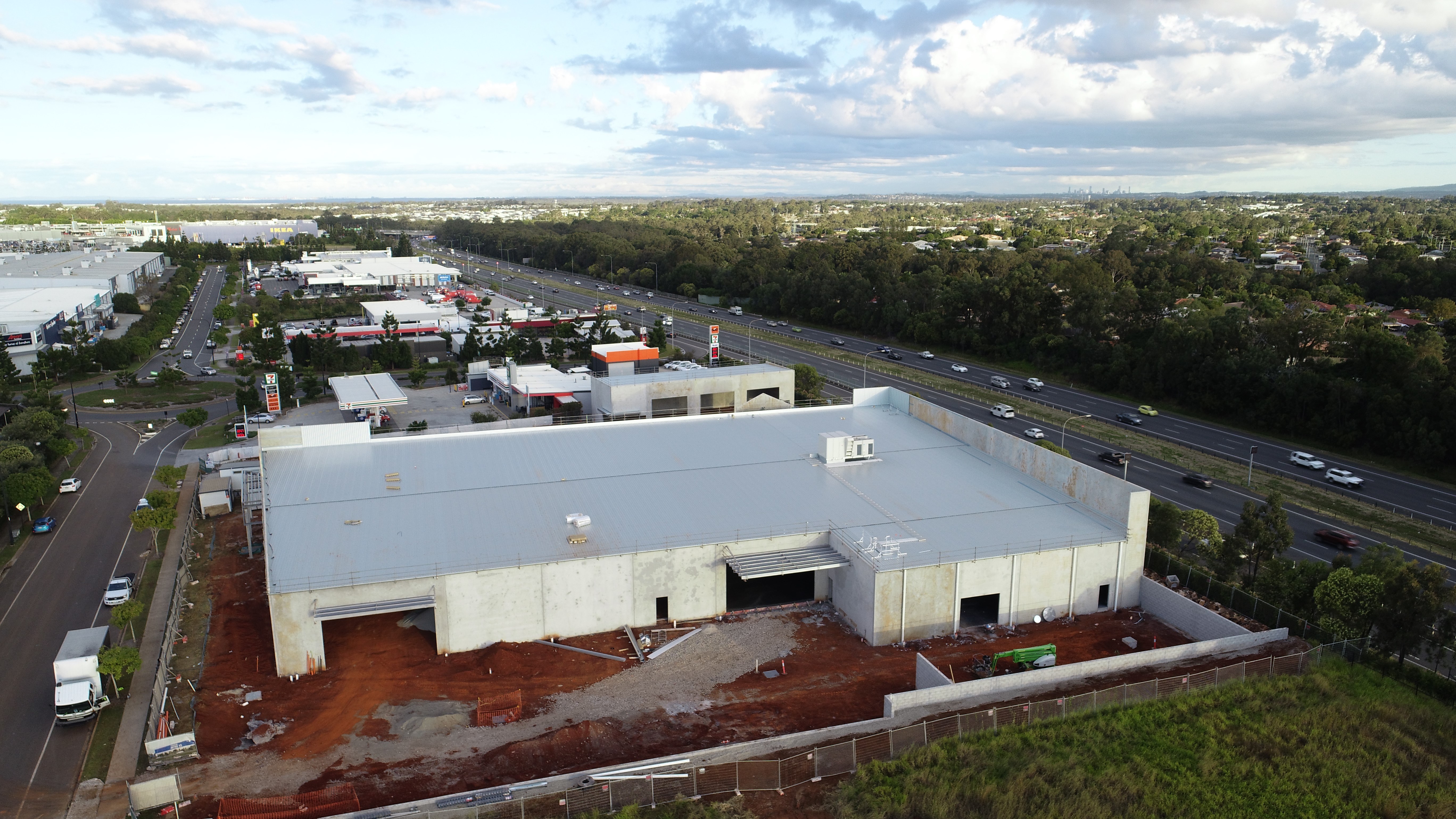 Construction progresses on new North Lakes Mitre 10